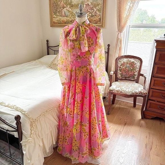 Dresses & Skirts - 70s floral maxi dress  70s pink floral long sleeve high neck maxi dress